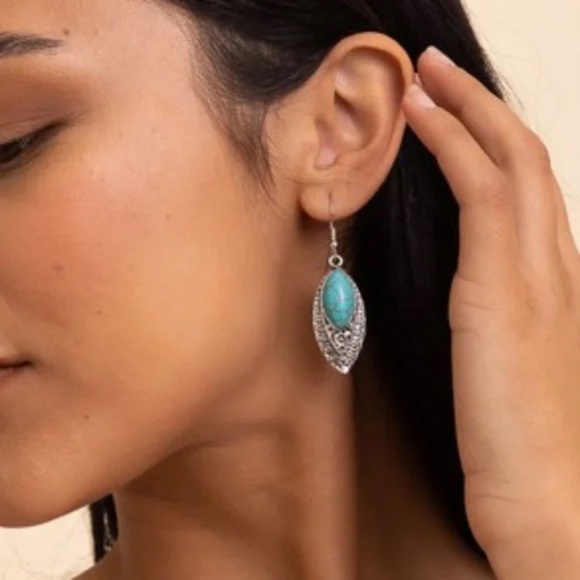 Antique Silver Vintage Style Engraved Western Turquoise Dangle Earrings - Picture 3 of 4